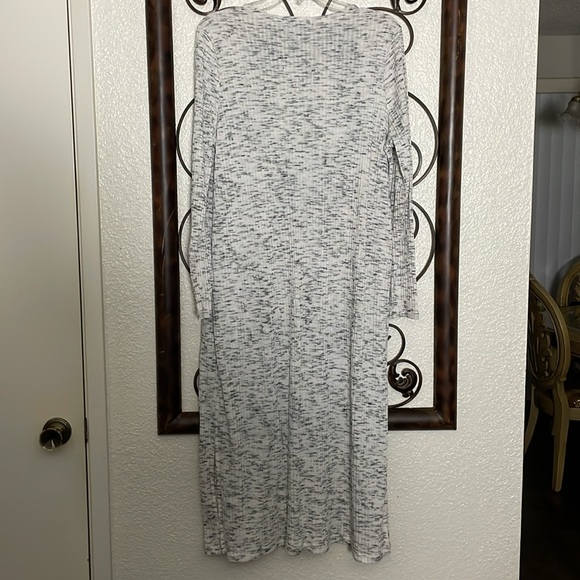 Women’s size 14/16 Lane Bryant long cardigan with side slits - Picture 6 of 6